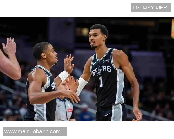 马刺公牛终结连胜纪录绿军四连胜领跑联盟勇士快船篮网紧随其后