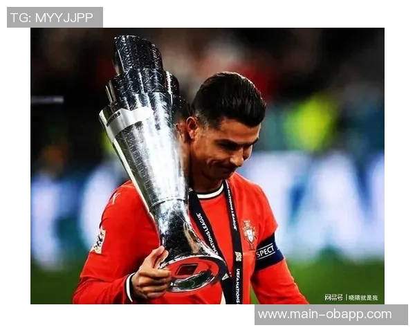 葡萄牙主帅称赞C罗专注追求卓越展现年龄无碍的实力与决心 葡萄牙主帅称赞C罗专注追求卓越展现年龄无碍的实力与决心