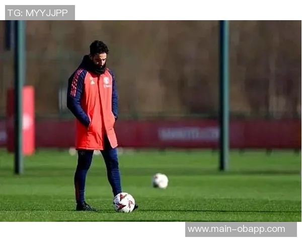 曼城米兰关注20岁葡超中场阿莫林600万欧元转会权属谈判进行中